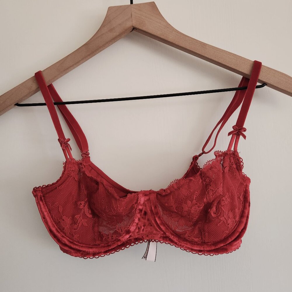 Victoria's Secret Dream Angels Red Velvet Push Up Without Padding Bra Sz. 32D - Picture 2 of 7